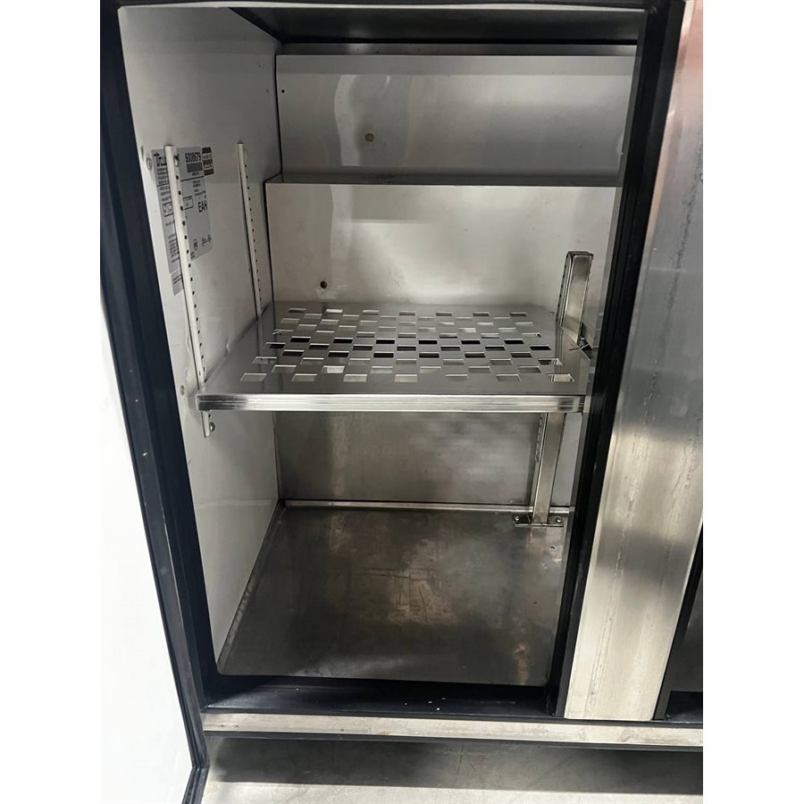 USED TRUE 36" Under-counter Refrigerator, With Two(2) Sections and Two(2) Doors, 115V